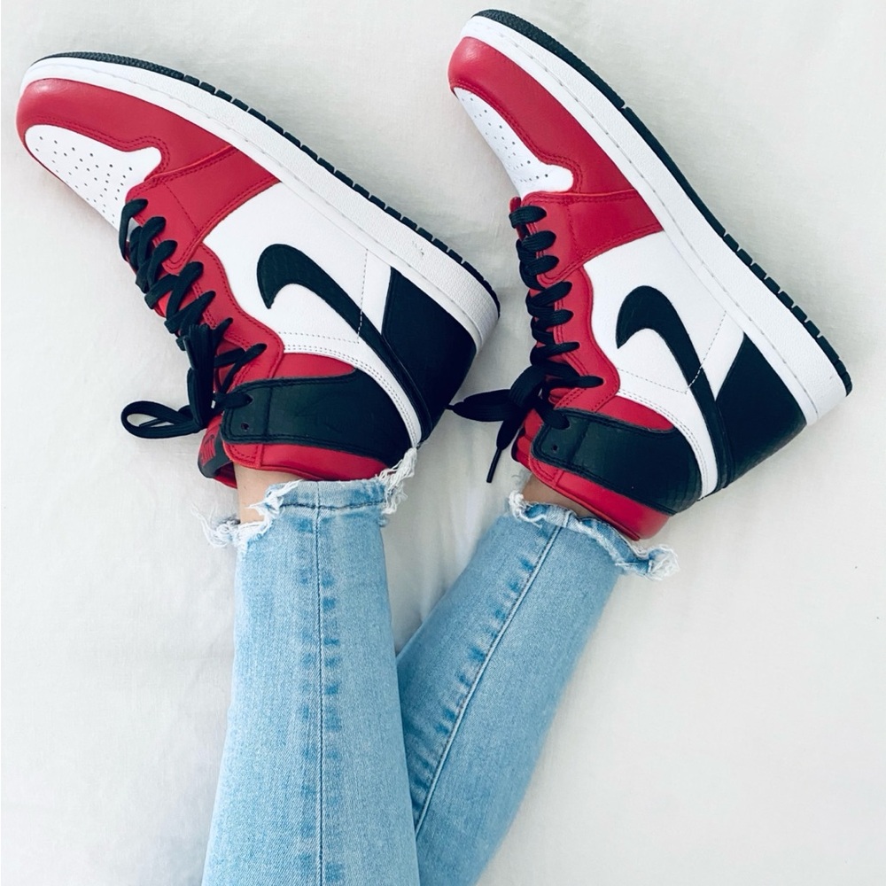 Air Jordan 1 Retro High: Satin Snake Chicago